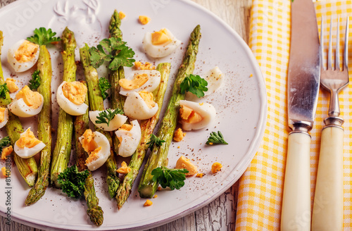 Grilled asparagus with quail eggs