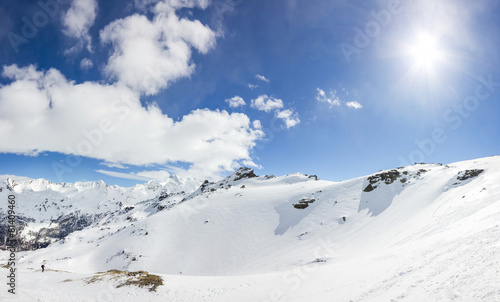 Fototapeta Naklejka Na Ścianę i Meble -  Panorama invernale in montagna