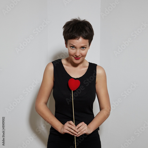 Tableau sur toile shy girl holding a heart