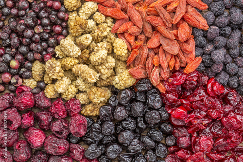 healthy dried superfruit berries