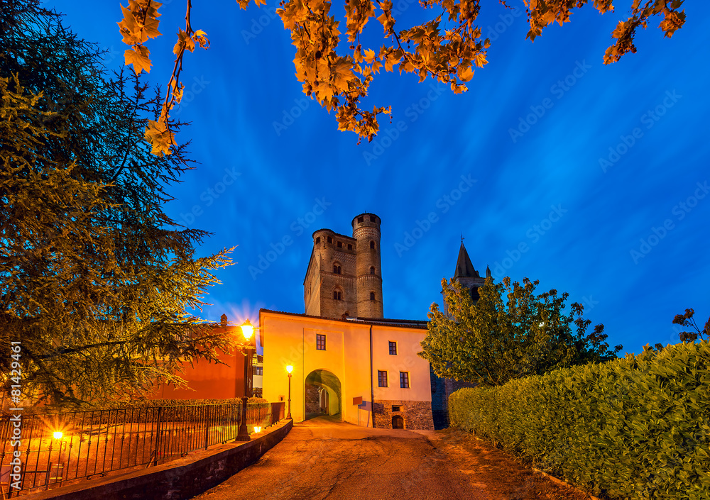 Obraz premium Early morning in Small italian town.