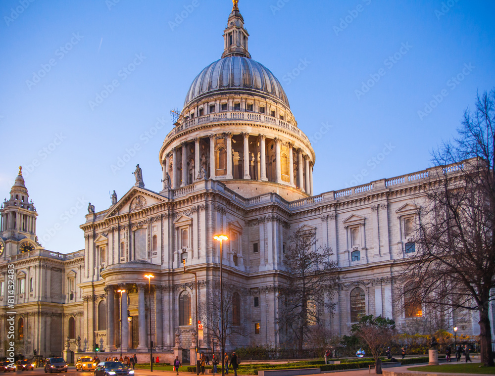 LONDON, UK - DECEMBER 19, 2014:  St. Paul's cathedral in dusk