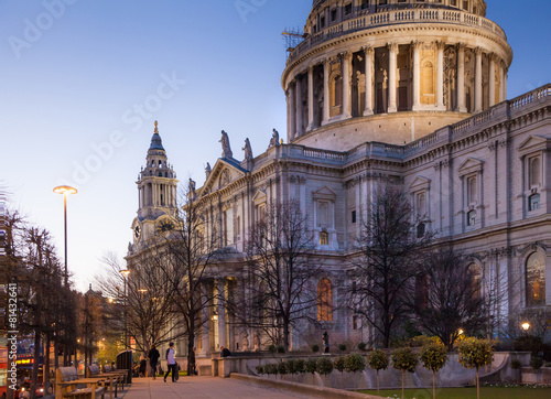 LONDON  UK - DECEMBER 19  2014   St. Paul s cathedral in dusk
