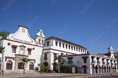 Photography Hermosa fachada del edificio colonial del antiguo Antiguo Convento de San Francisco en la ciudad amurallada de Cartagena de Indias en Colombia
