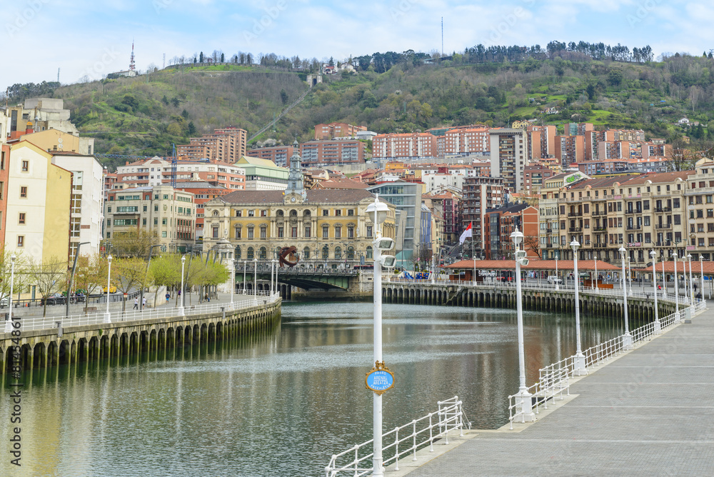 Arenal riverside walk, Bilbao (Spain)