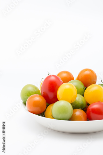 カラフルなミニトマト（お皿右寄せ）