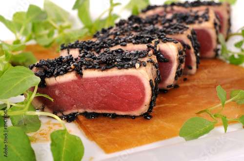 Seared tuna salad closeup