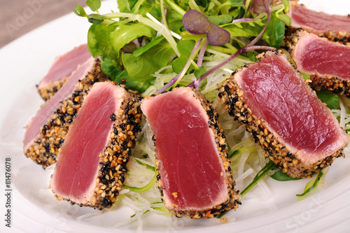 Seared tuna salad closeup