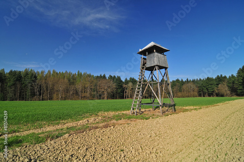 Fototapeta Naklejka Na Ścianę i Meble -  Hunting tower in a field