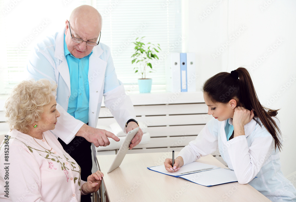 Fototapeta premium Happy doctors and patient in hospital clinic
