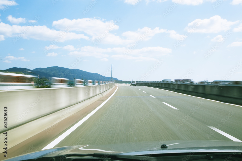 Fototapeta premium 青空と高速道路