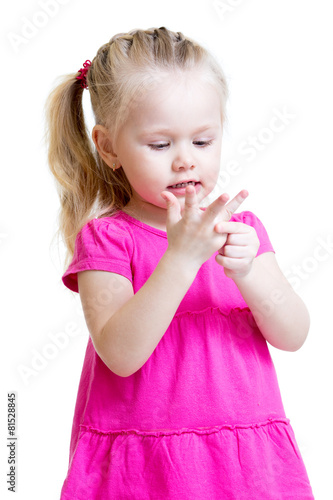 child girl counting on fing...