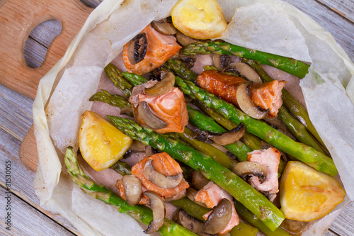 Wild Salmon, Asparagus, and Mushrooms in Parchment