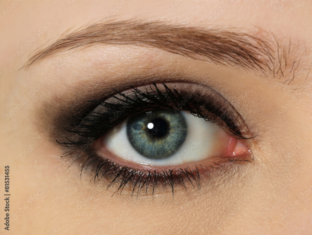 Fototapeta premium Female eye close up
