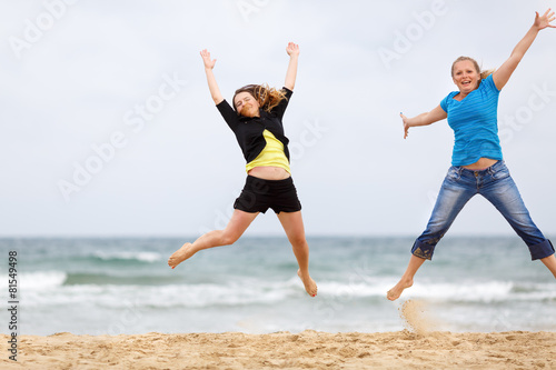 Women jump © Veresovich