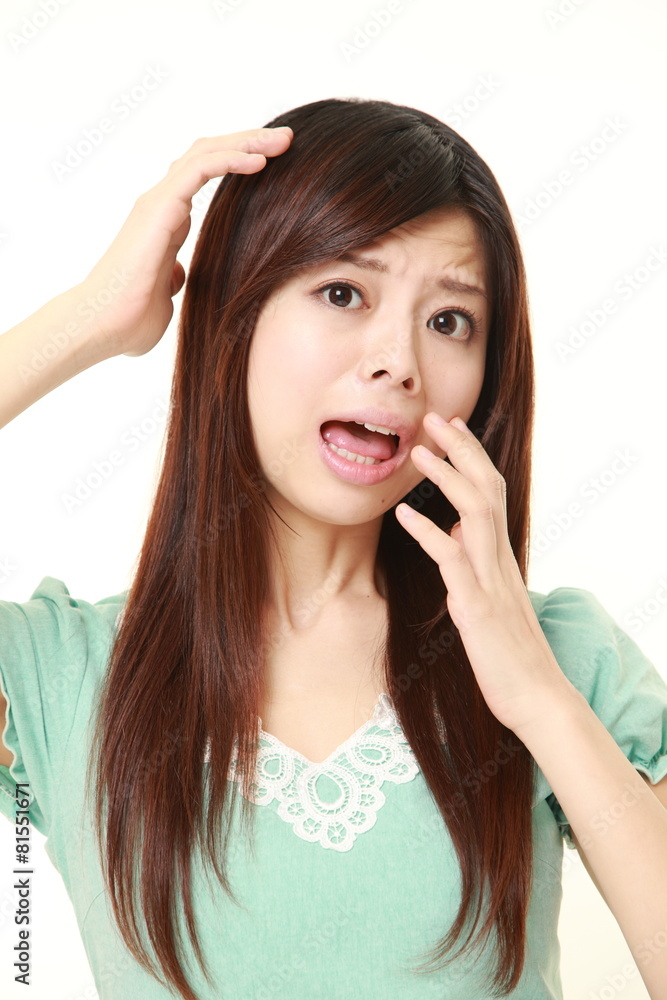 驚愕する女性 驚愕する女性