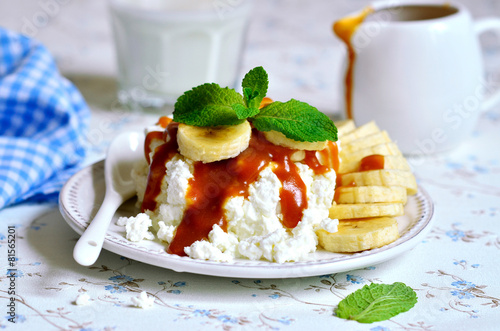 Cottage cheese with banana and caramel sauce.