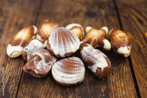 Foto chocolates in the form of cockleshells
