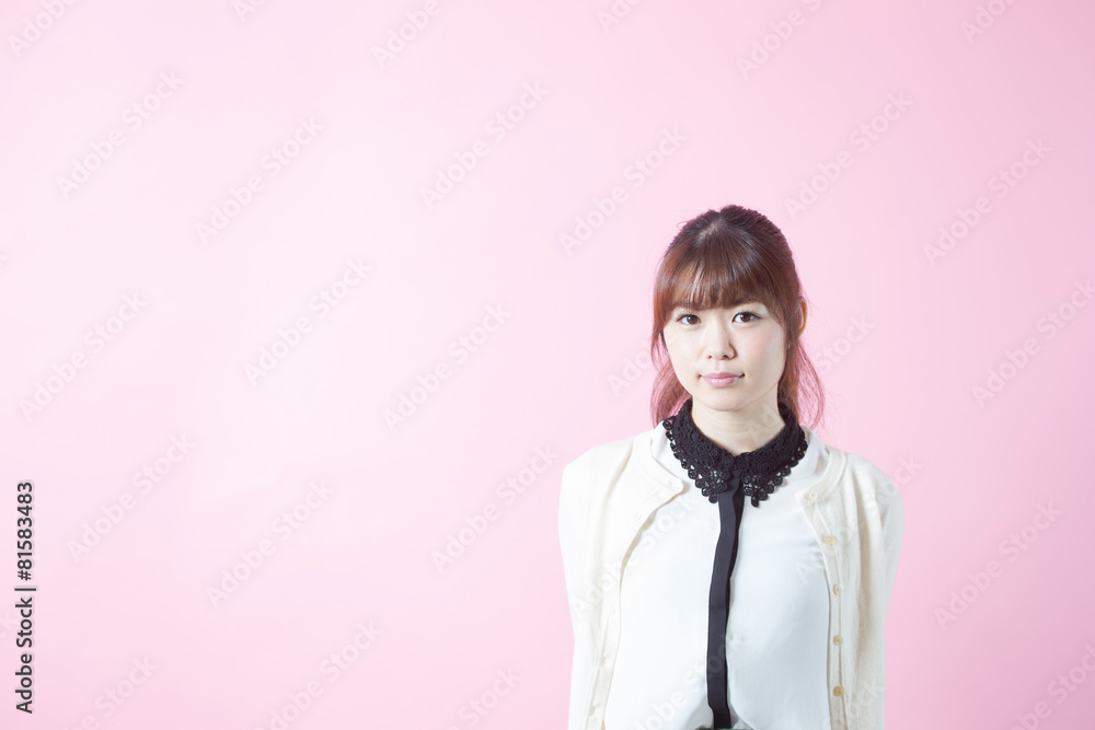 私服ポートレート(ピンクバック) 私服ポートレート(ピンクバック)
