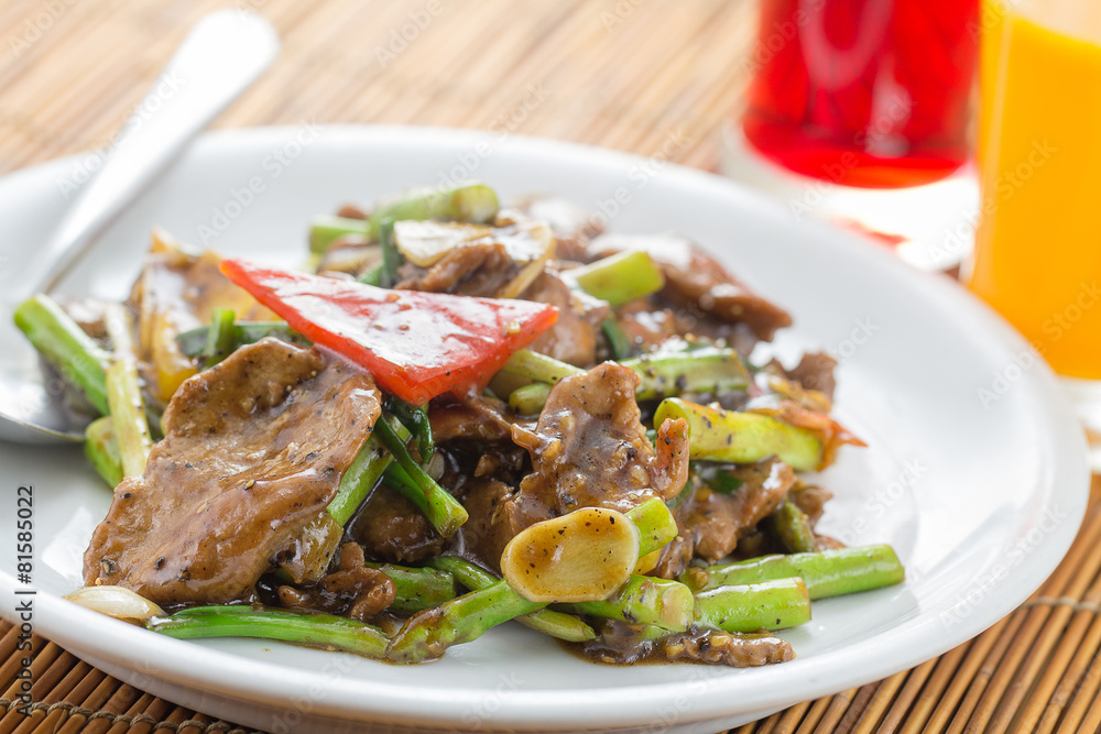 Stir-fried Thai Chili pepper and black ostrich Stir-fried Thai Chili pepper and black ostrich