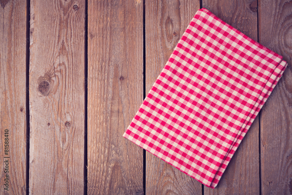 Obraz premium Vintage background with tablecloth on wooden table