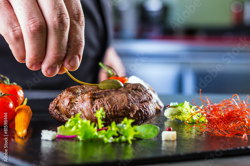 Biefstuk met groentedecoratie