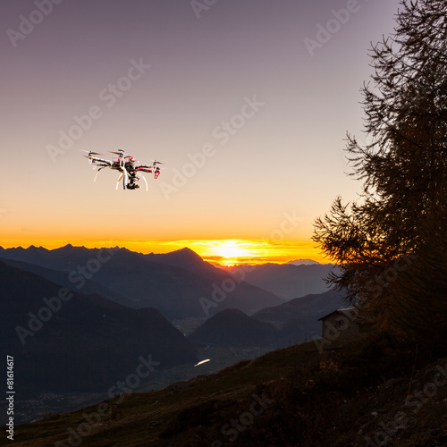 Drone in volo serale sulla Valtellina (IT)