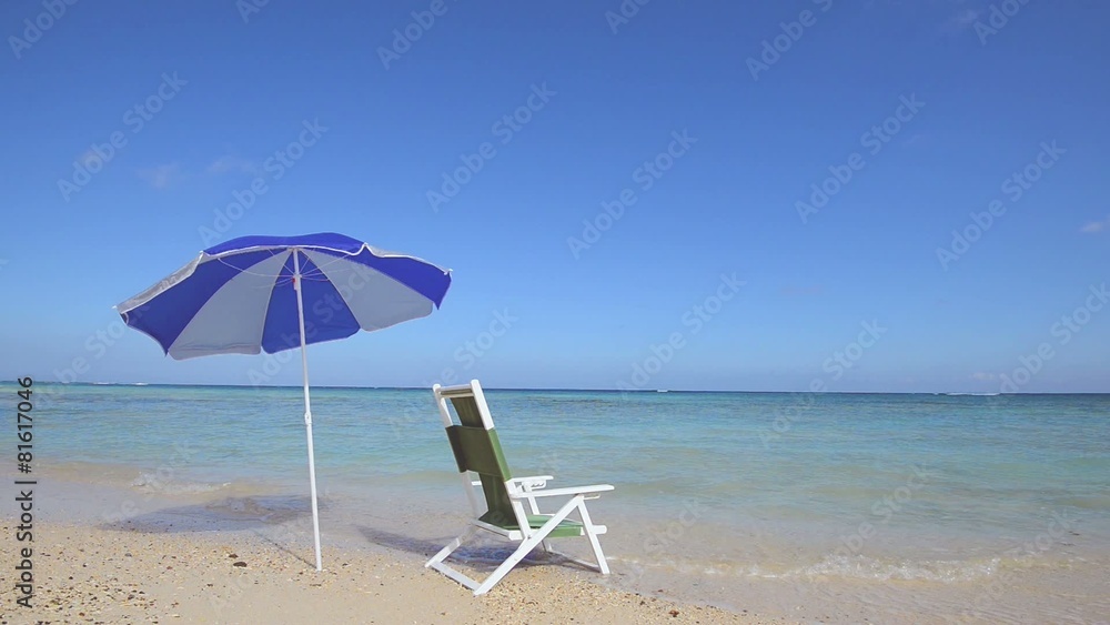 美しい沖縄のビーチと夏空