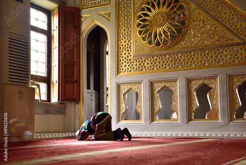 children praying in the mosque photo