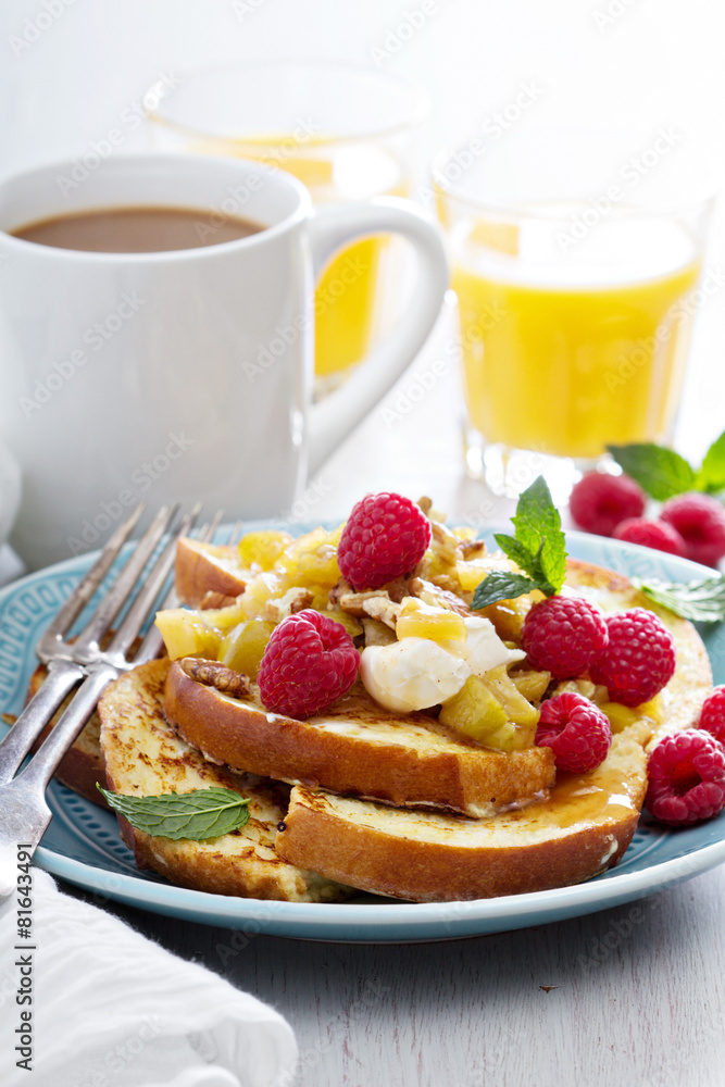 French toasts with apples and mascarpone cheese French toasts with apples and mascarpone cheese