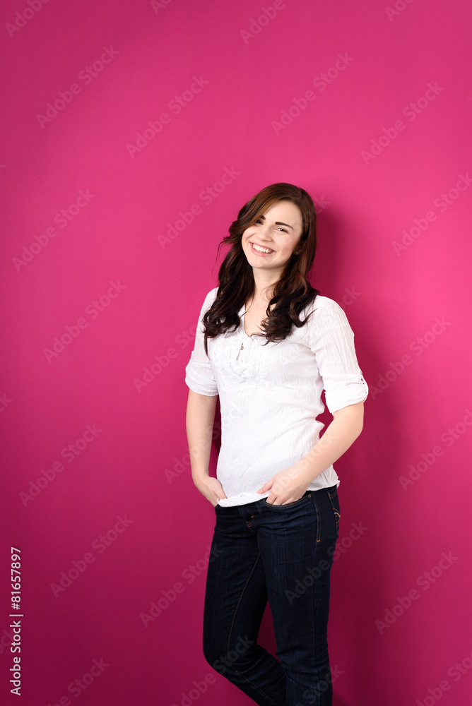 portrait vor rosa wand portrait vor rosa wand
