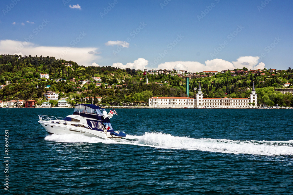 Obraz premium Motor boat and sea front, Bosphorus, Istanbul, Turkey