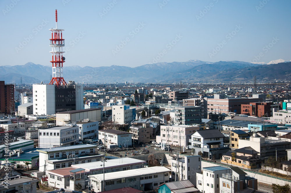 Naklejka premium Japan cityscape in the morning with a tall antenna