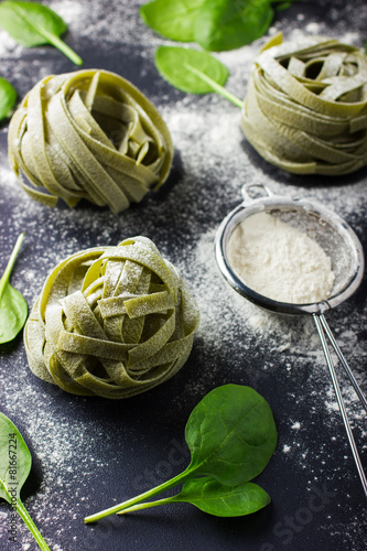 dry spinach pasta, fresh spinach and flour
