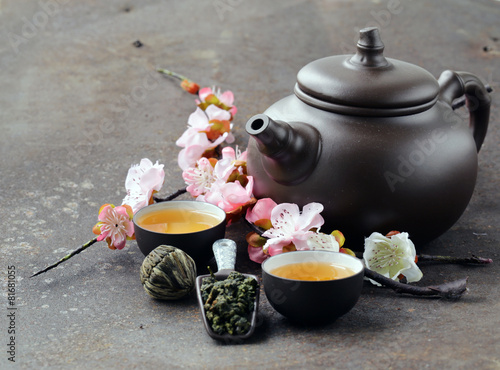Photography tea set (teapot, cups and different green tea)