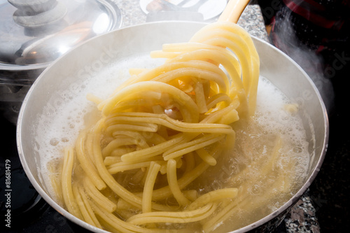 Pasta in cottura  nella pentola photo