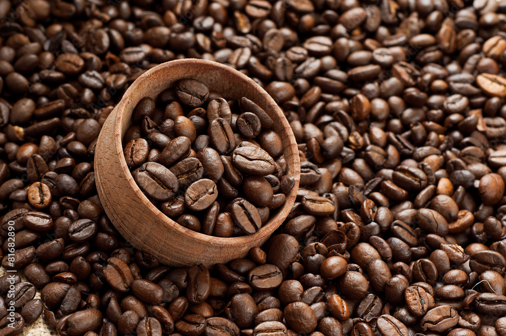 Fototapeta premium Coffee beans in a wooden bowl for storage