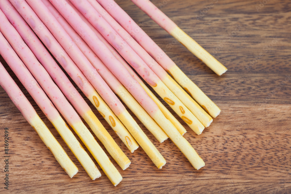 Japanese snack food biscuit stick strawberry coated