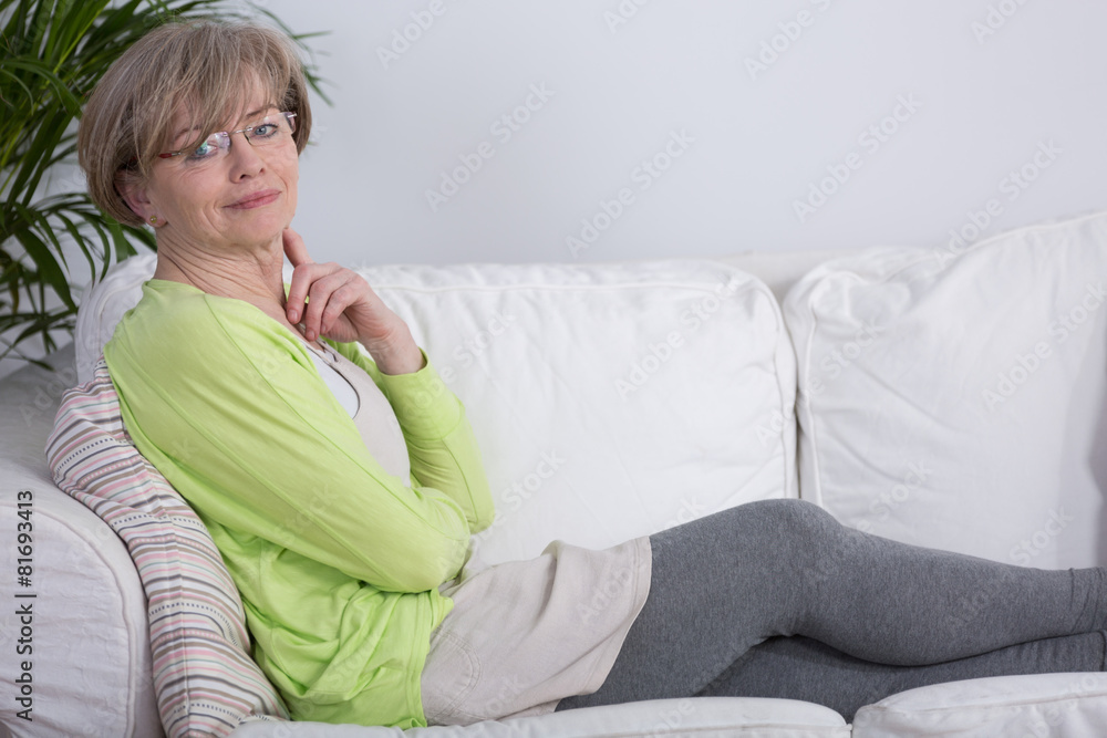 Obraz premium Relaxing on the sofa