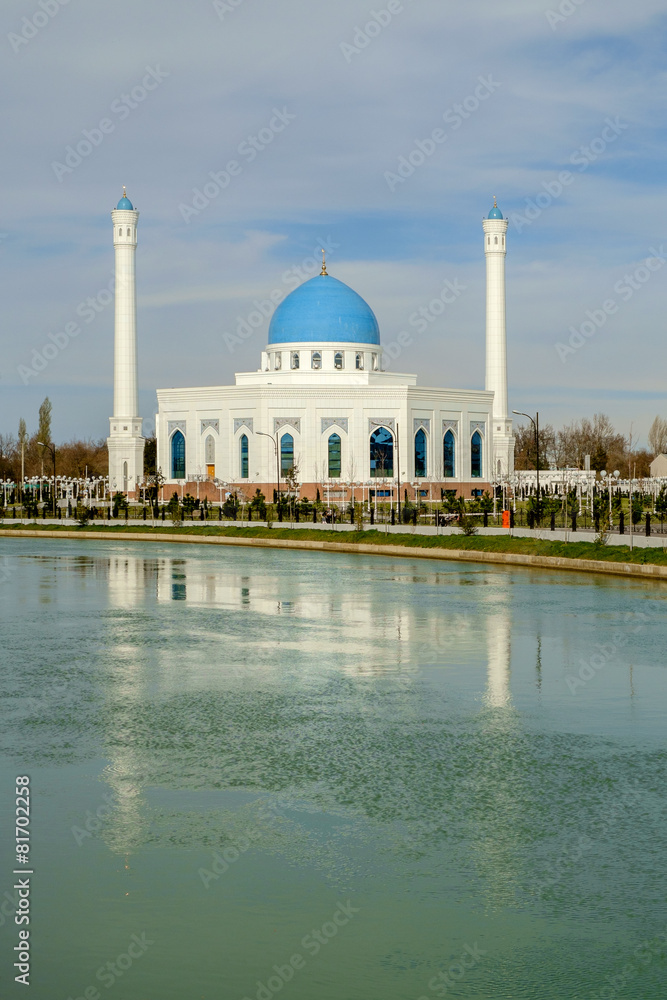 Obraz premium White mosque Minor in Tashkent, Uzbekistan
