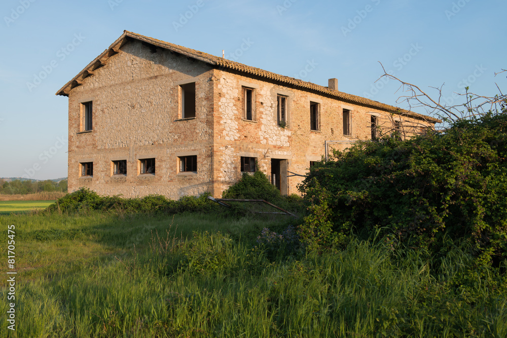 Fattoria abbandonata Fattoria abbandonata