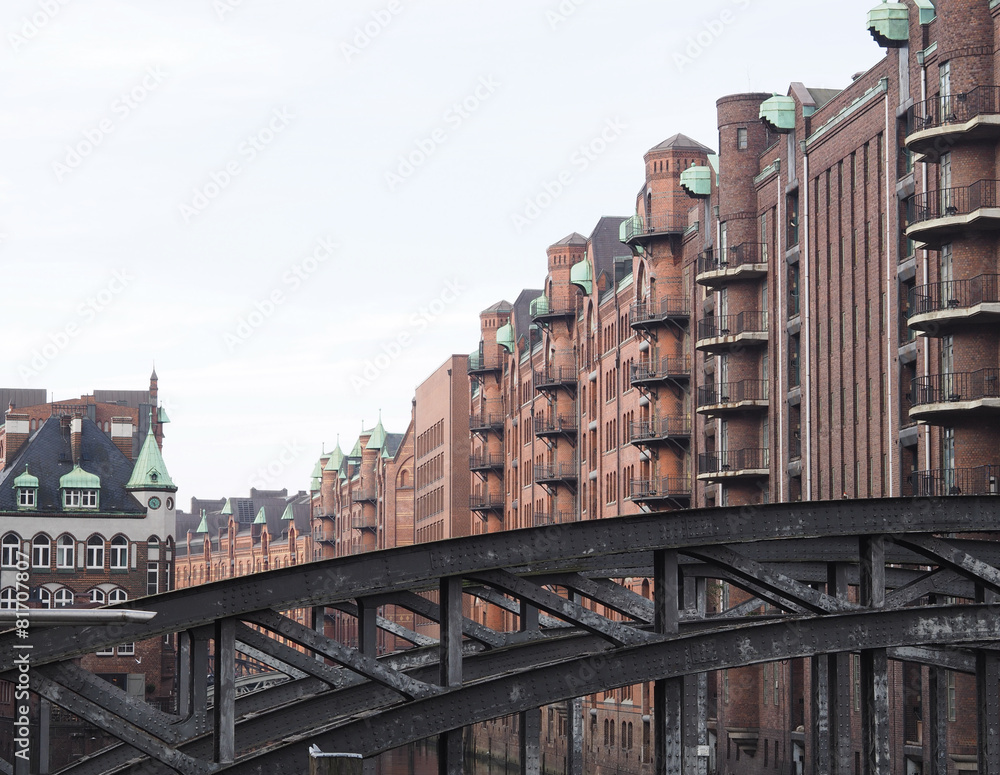 Fototapeta premium Speicherstadt mit Brücke