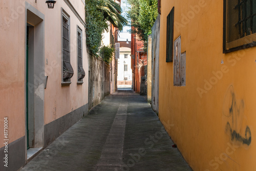 Fototapeta Naklejka Na Ścianę i Meble -  Strada vuota, vicolo, via, centro storico, Pisa