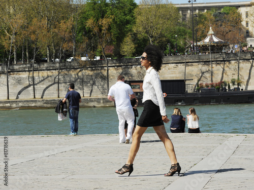 Billede på lærred jeune femme parisienne