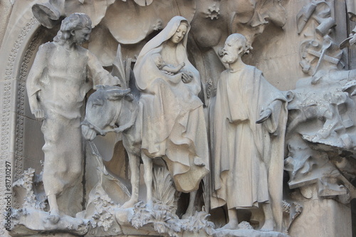 Скульптуры на Храме Святого Семейства