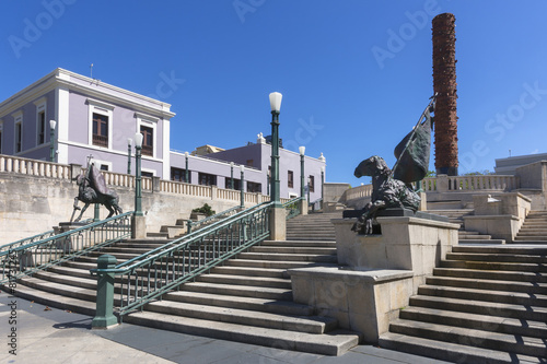 Totem Lurico statue and stairs at Plaza de V centenario.