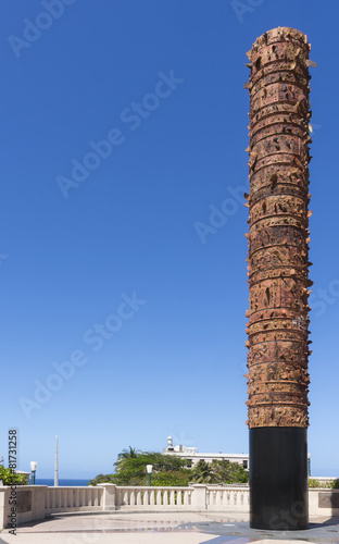 Totem te Lurico statue at Plaza de V centenario.