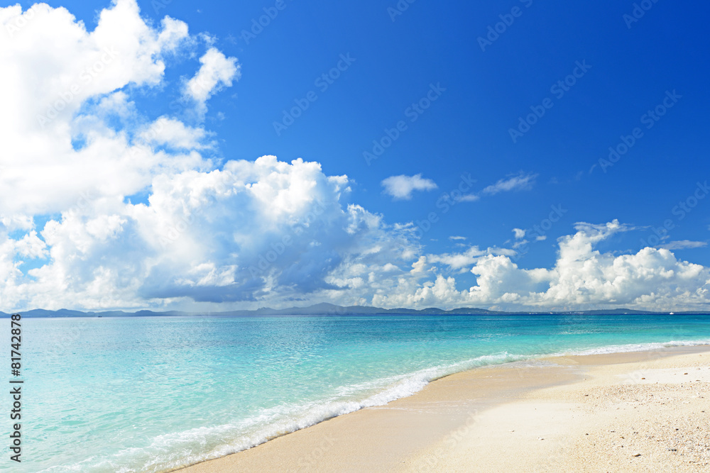 南国沖縄の綺麗な珊瑚の海と夏空 Stock 写真 Adobe Stock