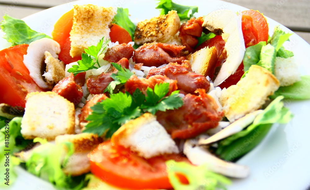 salade de gésiers,tomate,champignons et croutons salade de gésiers,tomate,champignons et croutons