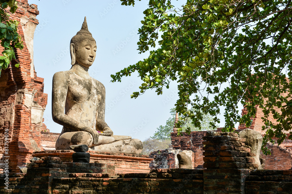 Fototapeta premium Buddha statue in Mahathat temple, Ayutthaya